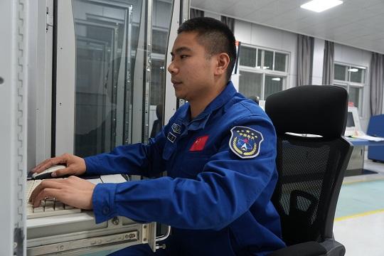 托举着亚太6E卫星一飞冲天
