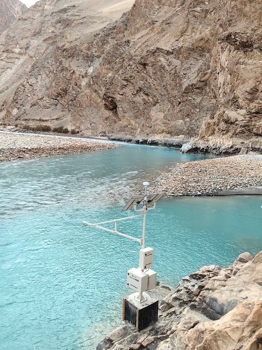 赶着骆驼,徒步200余公里去建站