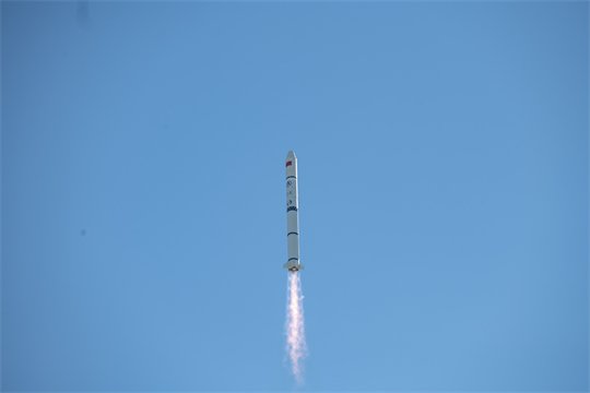 在酒泉卫星发射中心点火升空