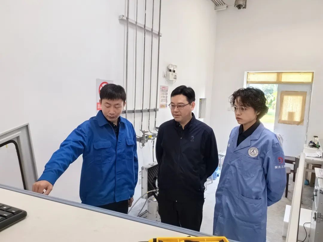 稳稳落月