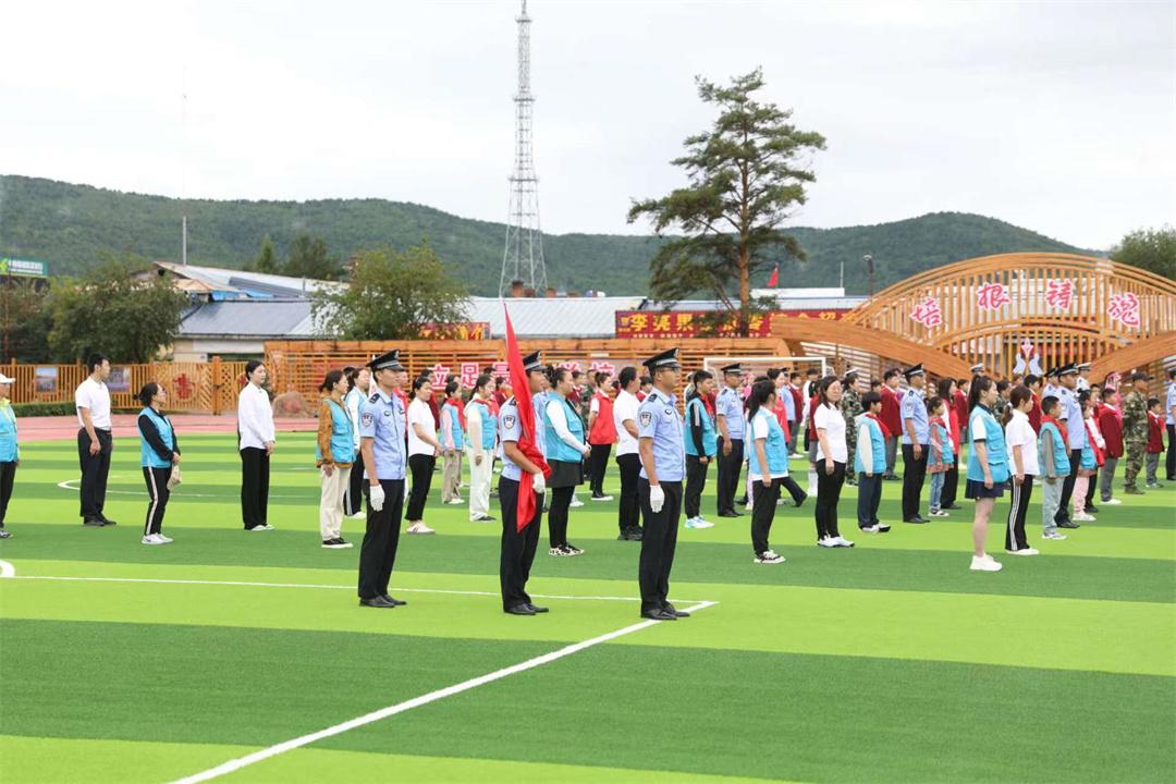来自全省各地的少先队员代表