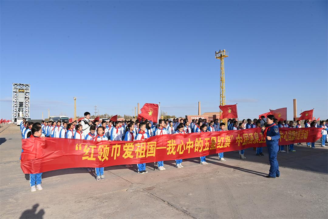 东风中小学少先队员
