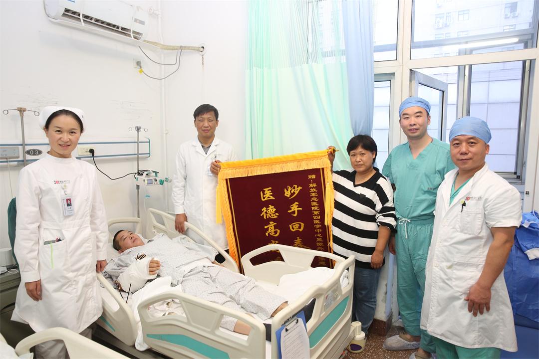 没想到断掉的手臂还能奇迹般‘复活’