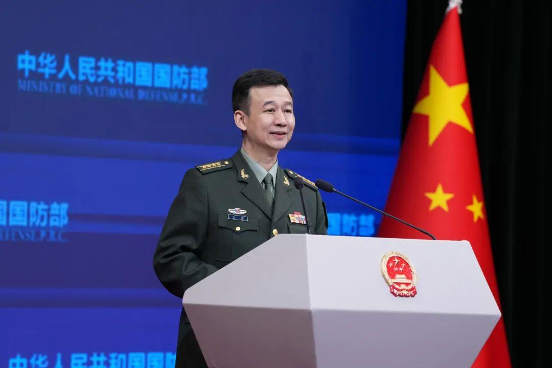 国防部举行例行记者会