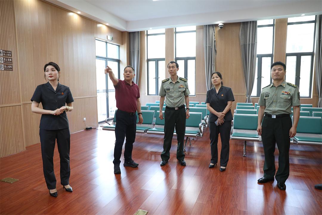 在军地法院召开的座谈会上