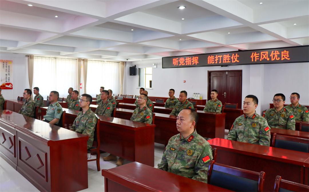 为官兵送上一堂生动的法治威廉希尔亚洲