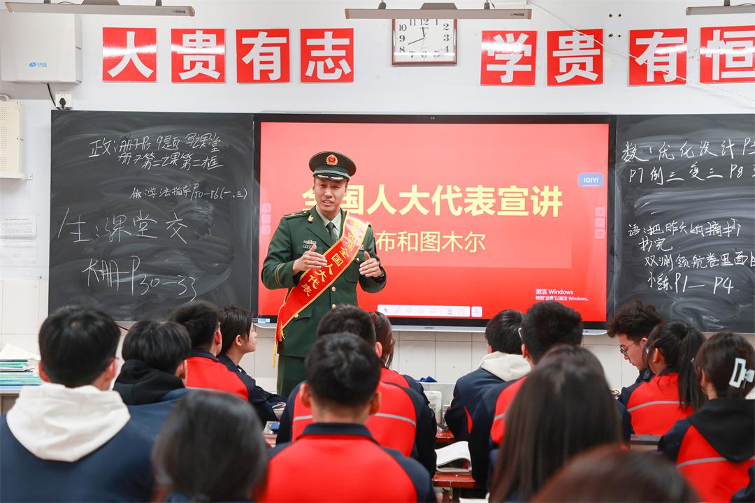 农牧民们看到布和图木尔都会热情打招呼