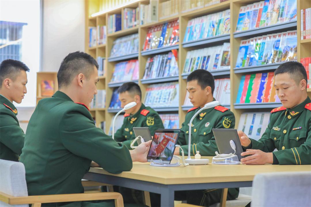 在“宪法宣传周”活动期间