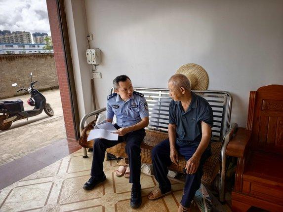 延伸阅读其实黎健明笑着摆摆手